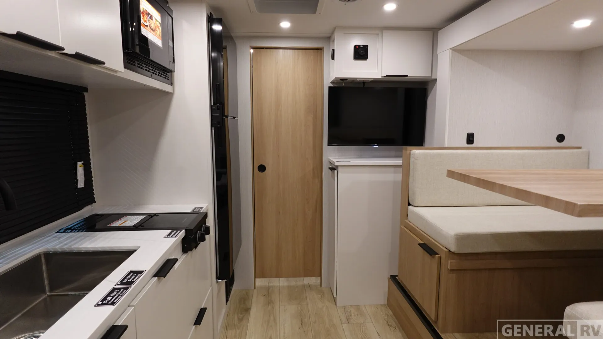 2026 Winnebago Micro Minnie 2108DS - Photo 3