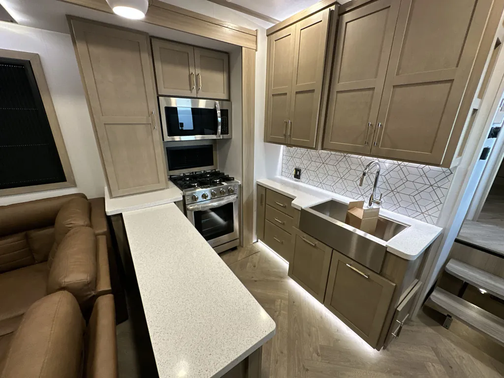 2026 Keystone Raptor 441, Photos photo 9