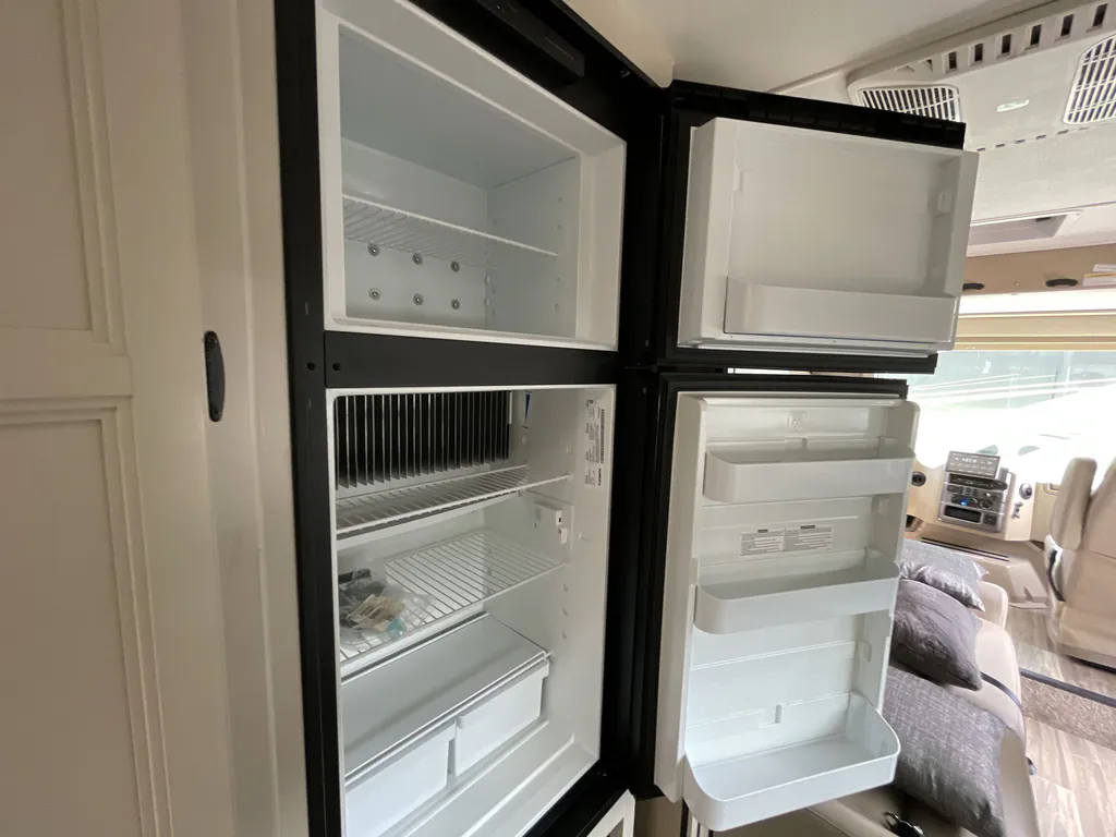 2022 Thor Motor Coach Axis 24.3, Photos photo 6