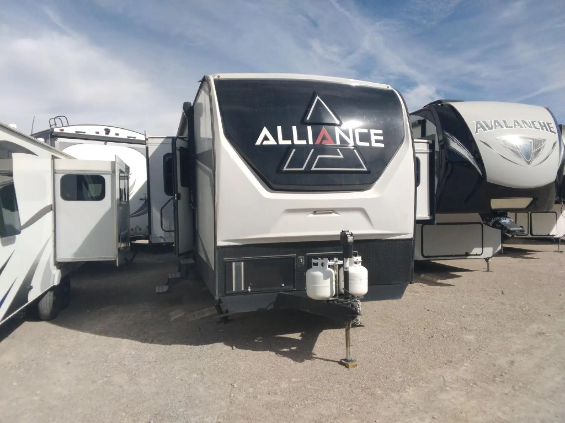 2023 Alliance RV Valor 31T13 - Photo 2
