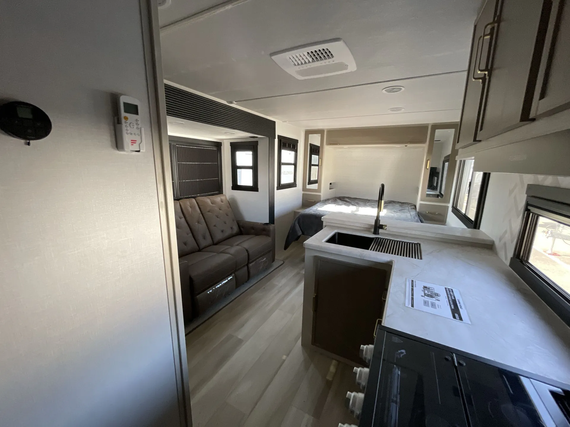 2027 Forest River Wildwood Heritage Glen Hyper-Lyte 21RBHL — living area main