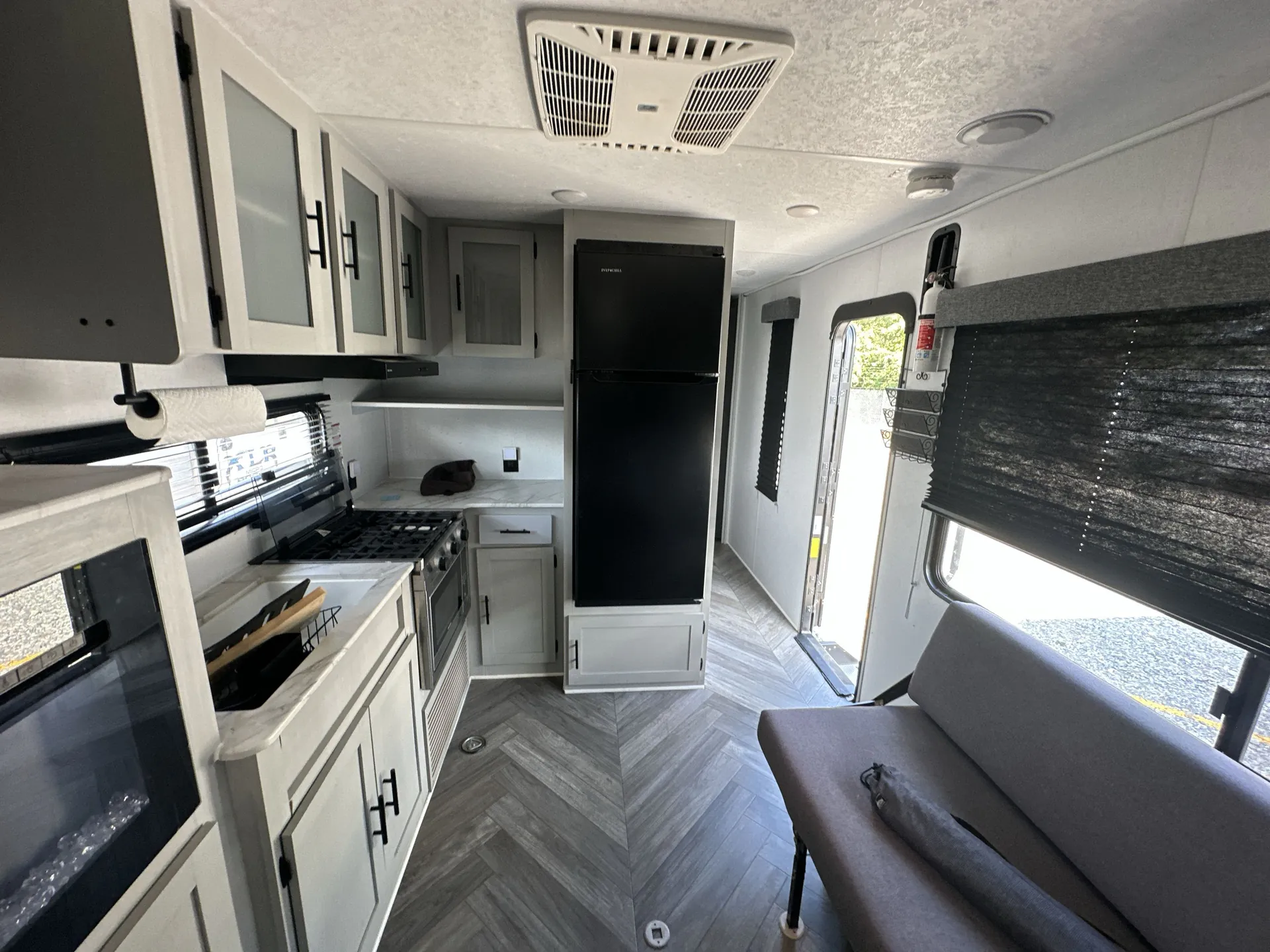 2022 Forest River Wildwood FSX 270RTK — living area main