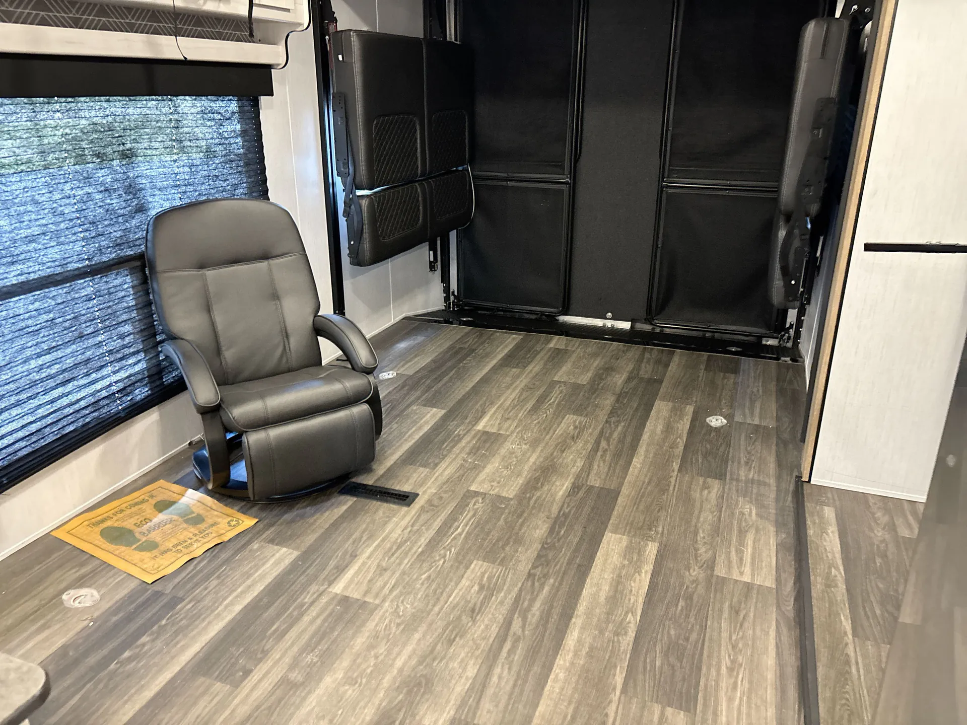 2023 Heartland Lithium LI 2714S — living area main