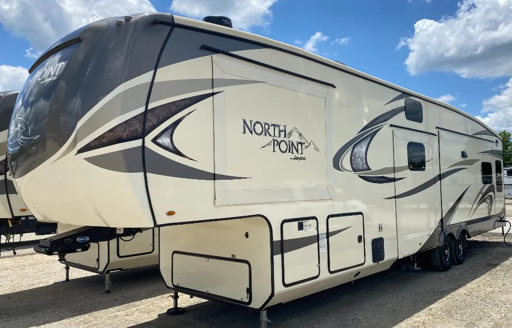 2018 Jayco North Point 377RLBH - Photo 4