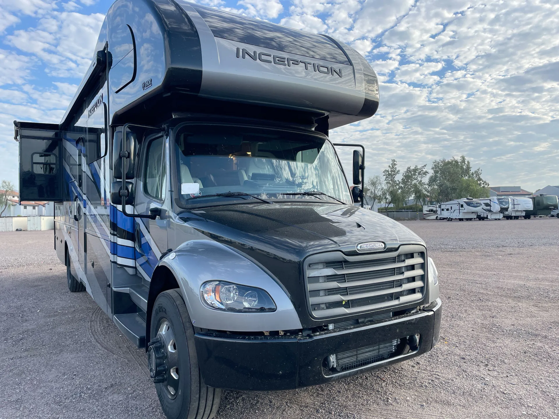 2025 Thor Motor Coach Inception 34XG - Photo 2