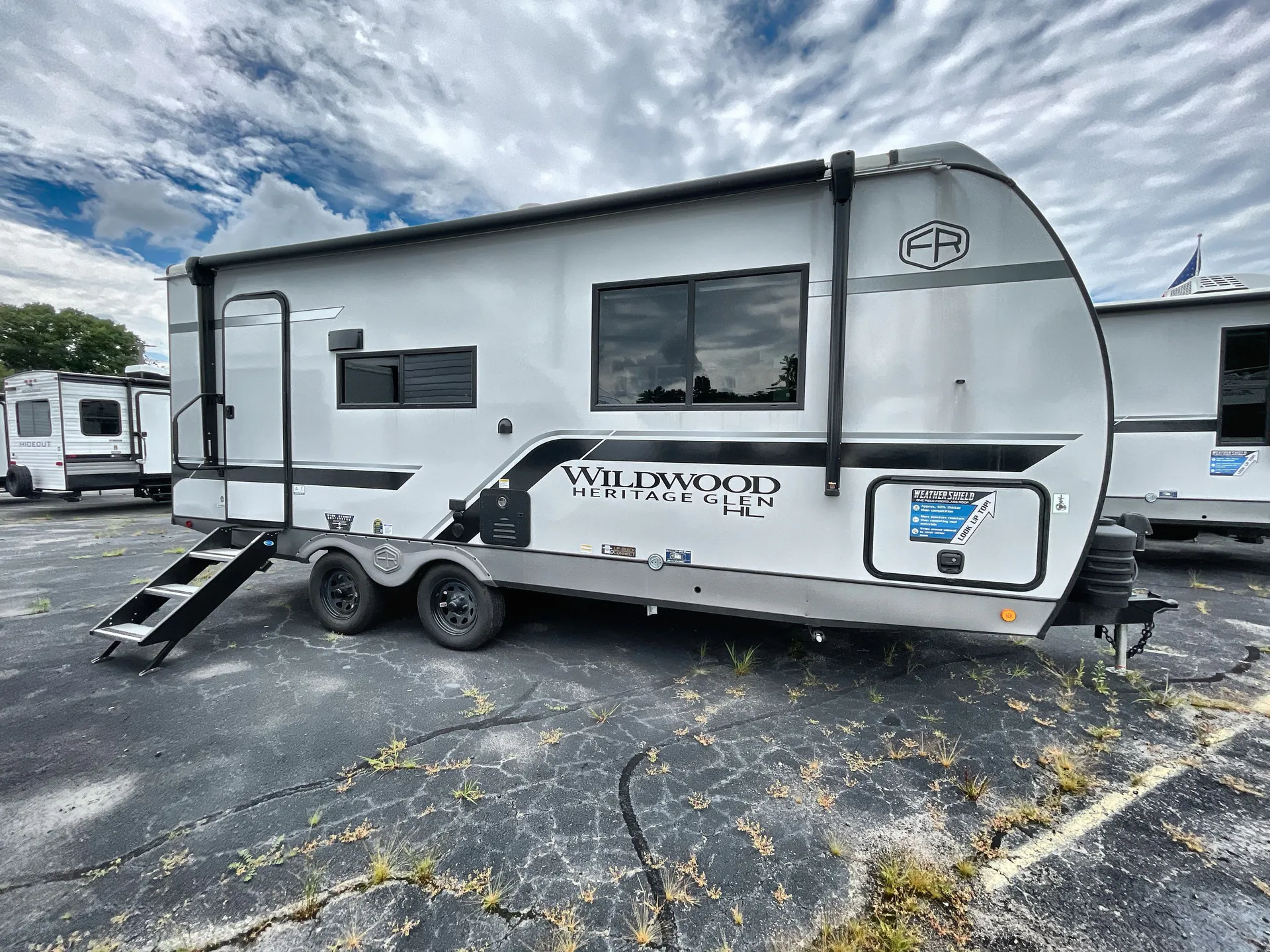 2027 Forest River Wildwood Heritage Glen Hyper-Lyte 21RBHL — campside