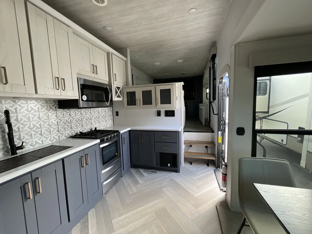 2024 Prime Time Crusader 375FLS, Photos photo 6