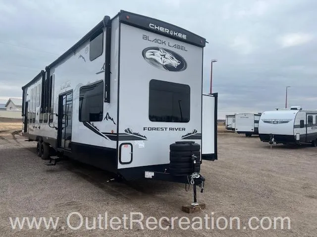 2025 Forest River Cherokee Timberwolf Black Label 39ALBL - Photo 2