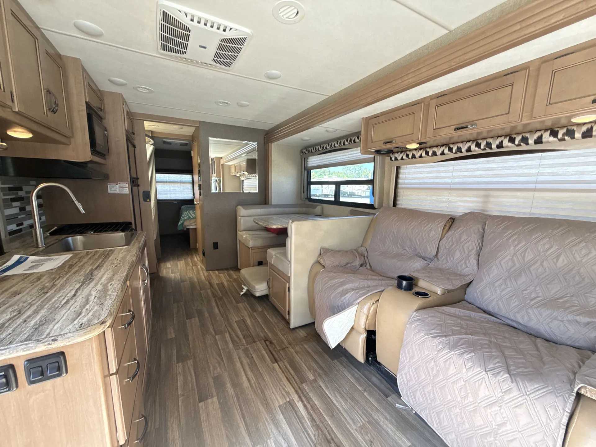 2018 Thor Motor Coach Ace 30.3 - Photo 3