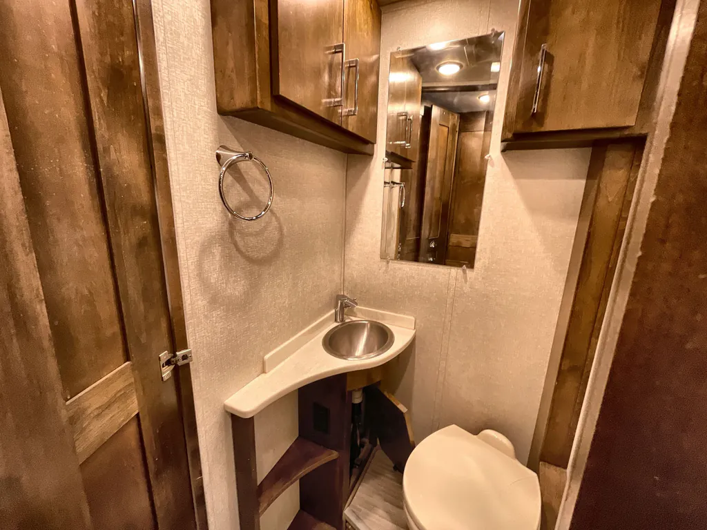 2017 Tiffin Wayfarer 24 QW, Photos photo 18