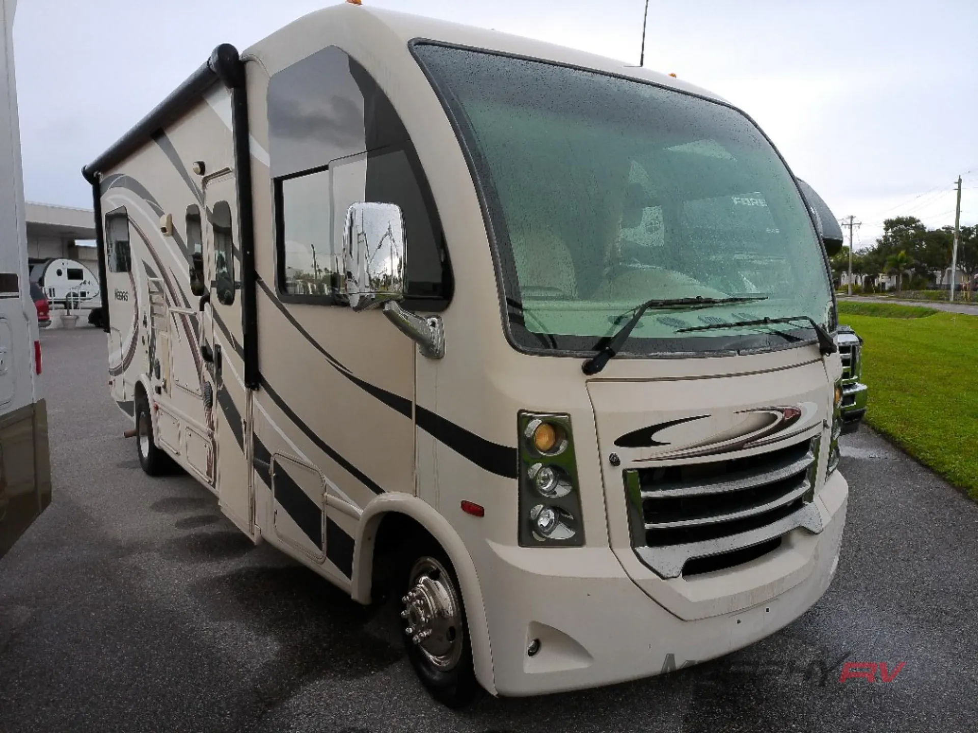 2017 Thor Motor Coach Vegas 24.1 - Photo 2