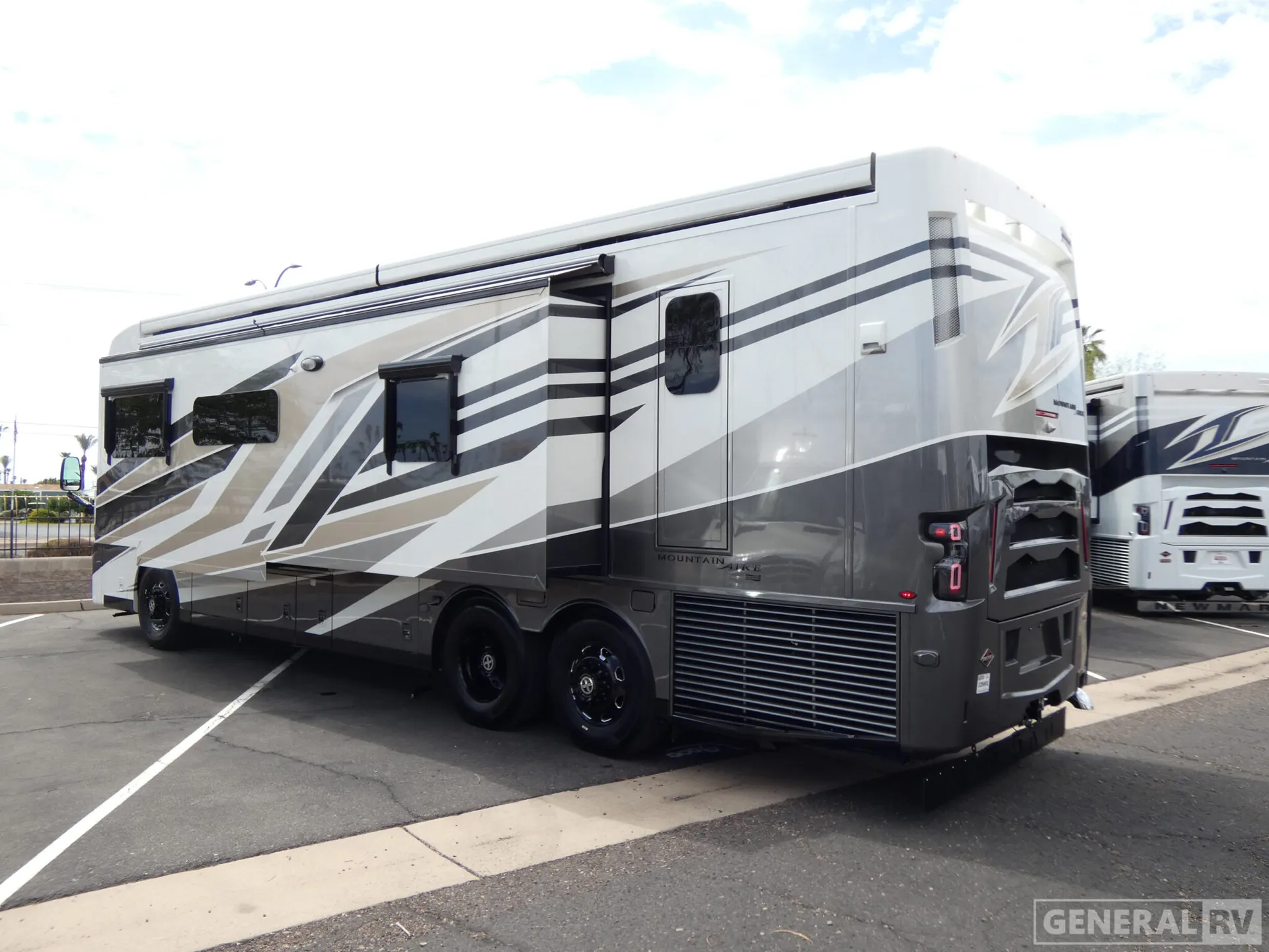 2026 Newmar Mountain Aire 3825 - Photo 4