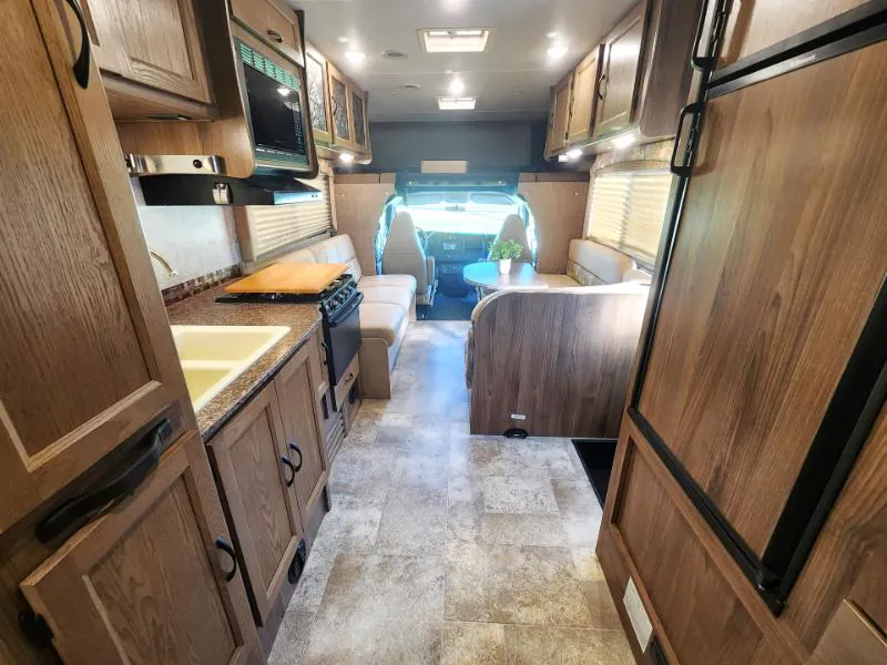 2017 Coachmen Freelander 26RS - Photo 4