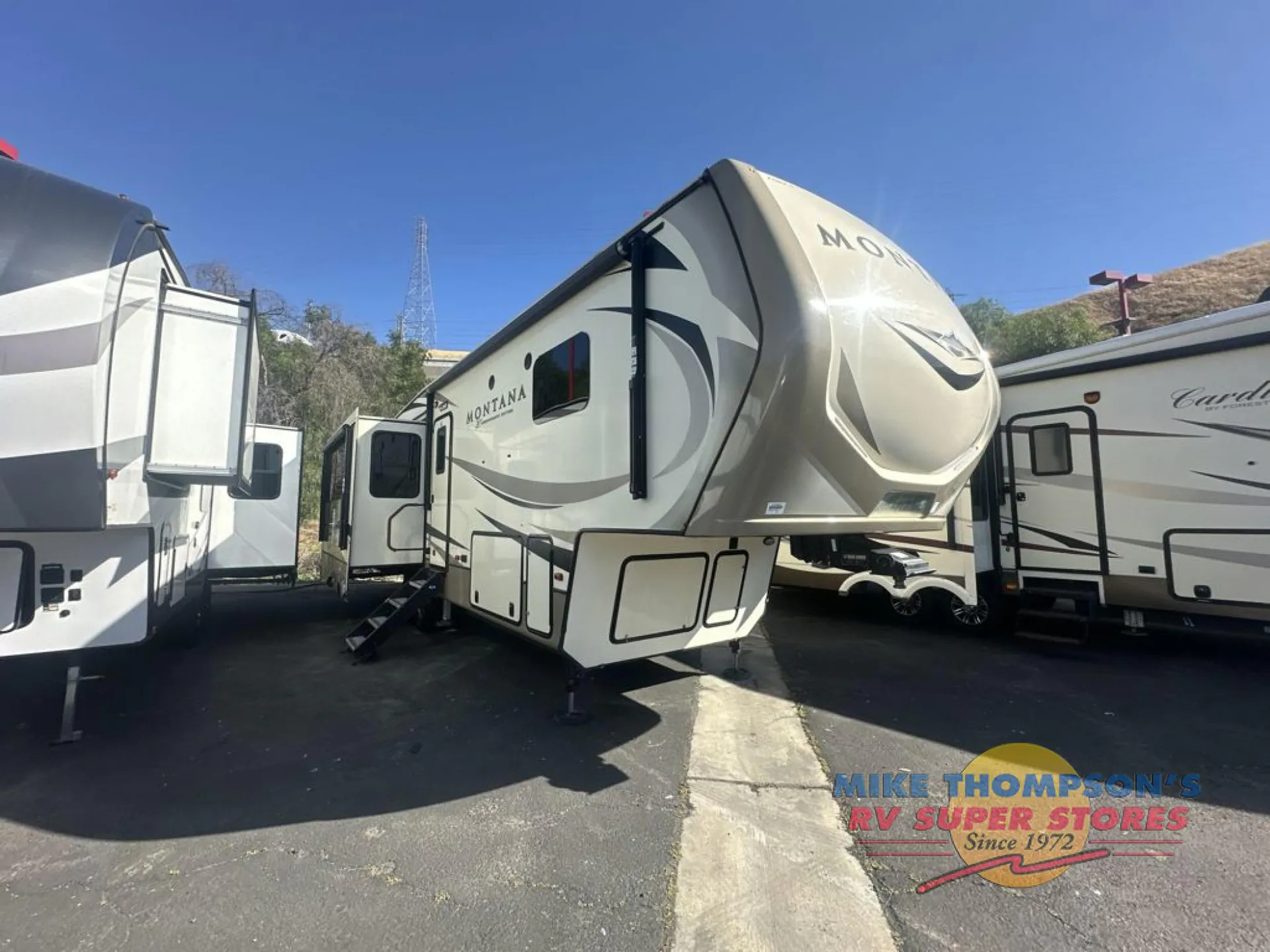 2019 Keystone Montana 3120RL - Photo 2