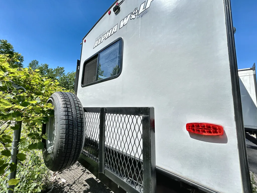 2022 Forest River Cherokee Alpha Wolf 33BH-L, Photos photo 9