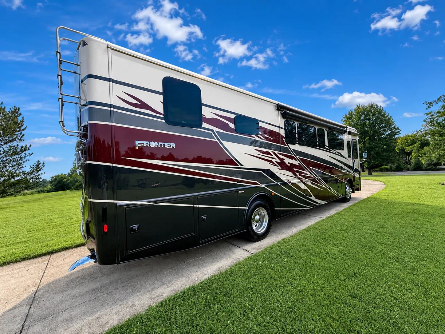 2024 Fleetwood Frontier 36SS - Photo 4