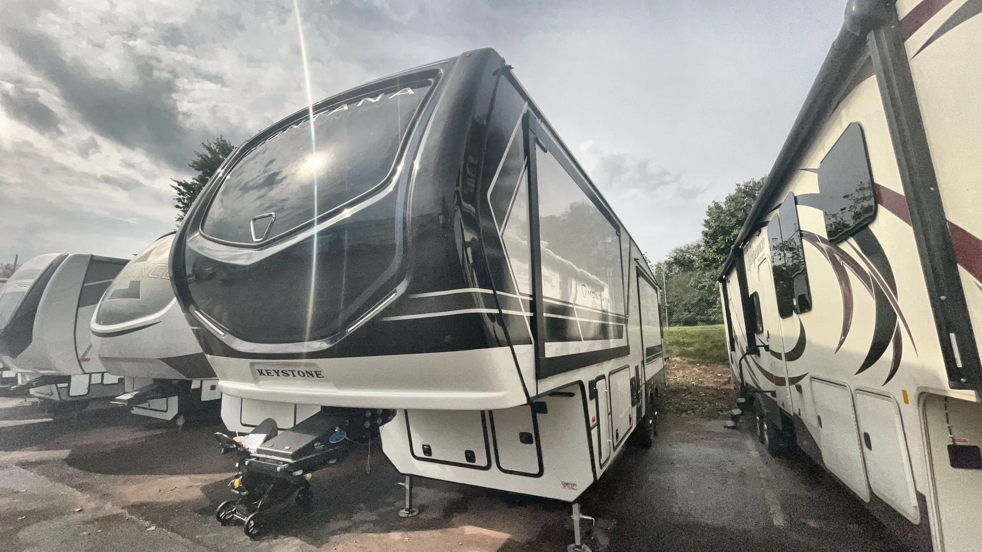 2026 Keystone Montana High Country 295RL - Photo 2