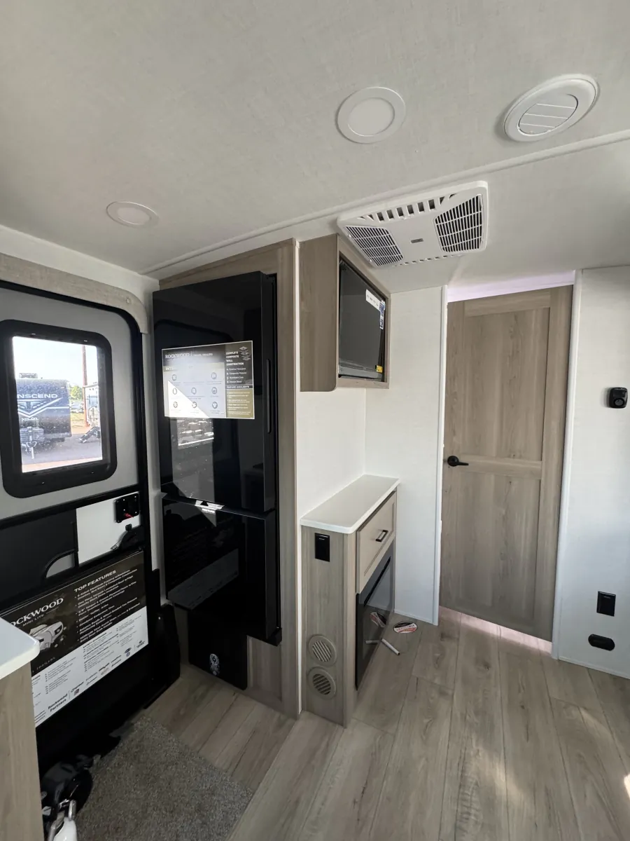 2026 Forest River Rockwood Mini Lite 2506FK — Photo 7