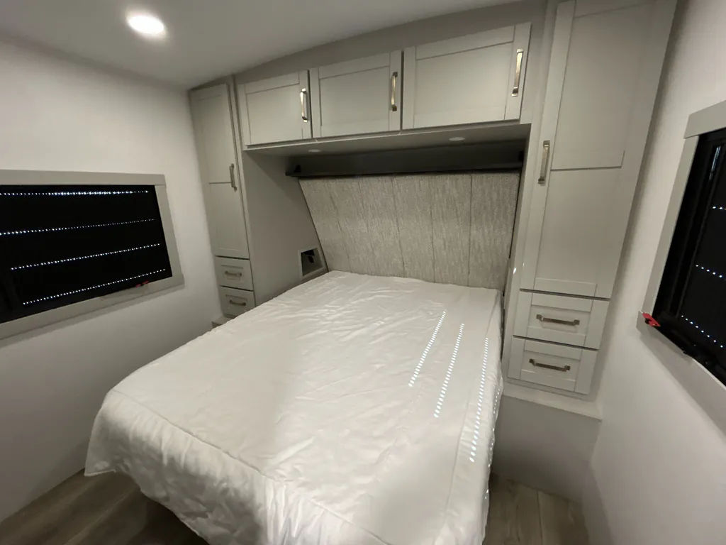 2025 Brinkley Model Z AIR 295, Photos photo 13