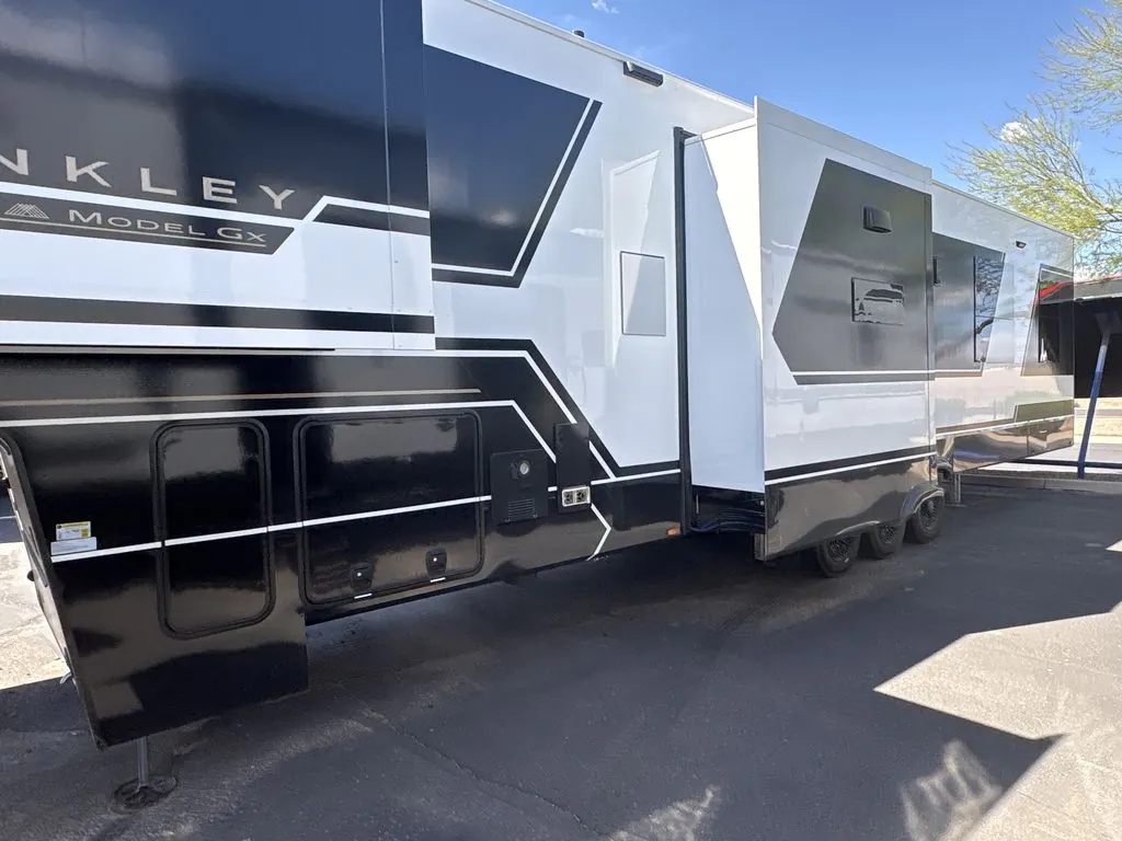 2026 Brinkley Model G 4000, Photos photo 6