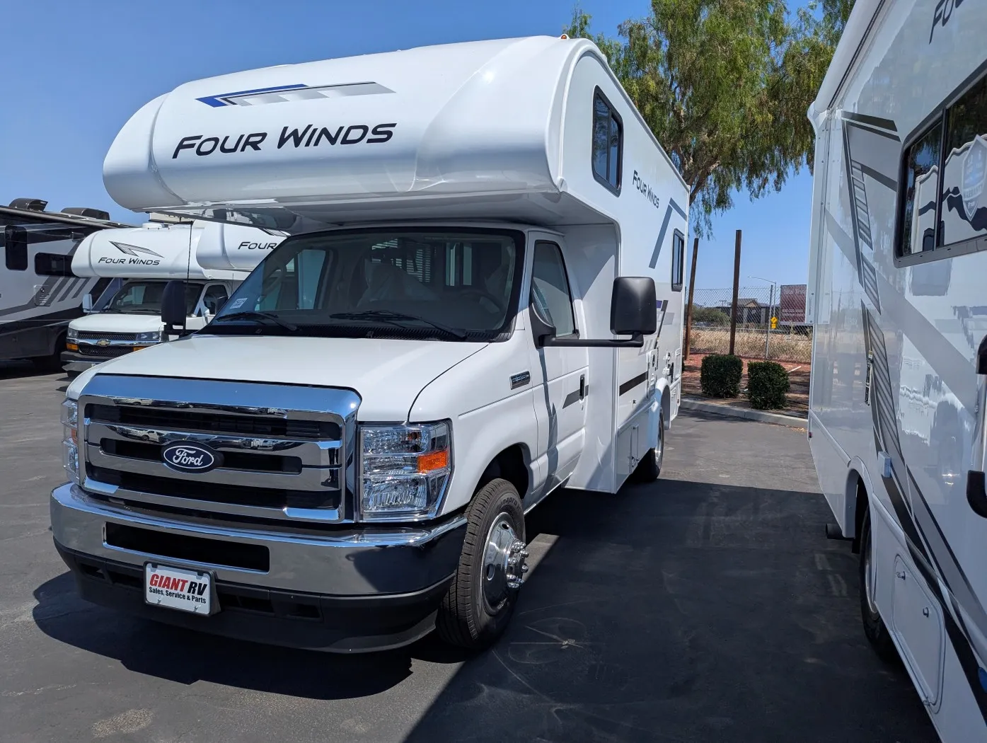 2026 Thor Motor Coach Four Winds 19Z - Photo 4