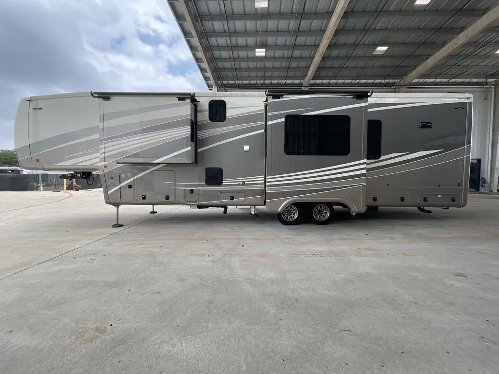 2022 DRV Mobile Suites 41RKDB - Photo 4