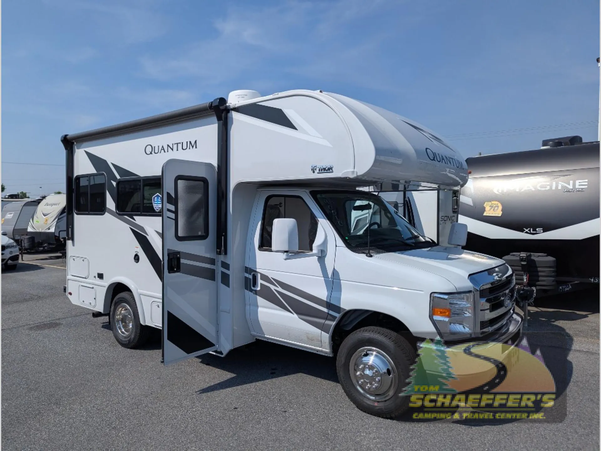 2026 Thor Motor Coach Quantum ESpec Essential LC19 - Photo 3