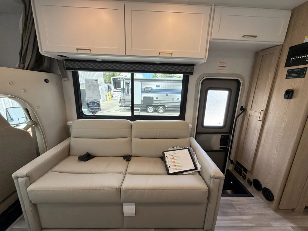 2027 Thor Motor Coach Freedom Elite 31FE, Photos photo 14