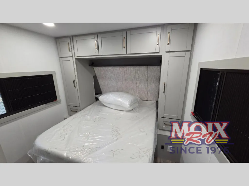 2026 Brinkley Model Z Air 297, Photos photo 21