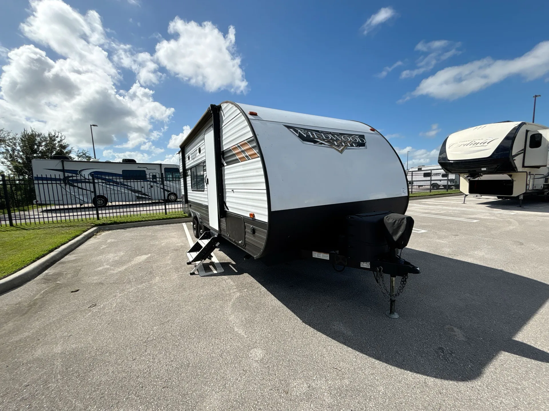 2021 Forest River Wildwood X-Lite 19DBXL - Photo 2