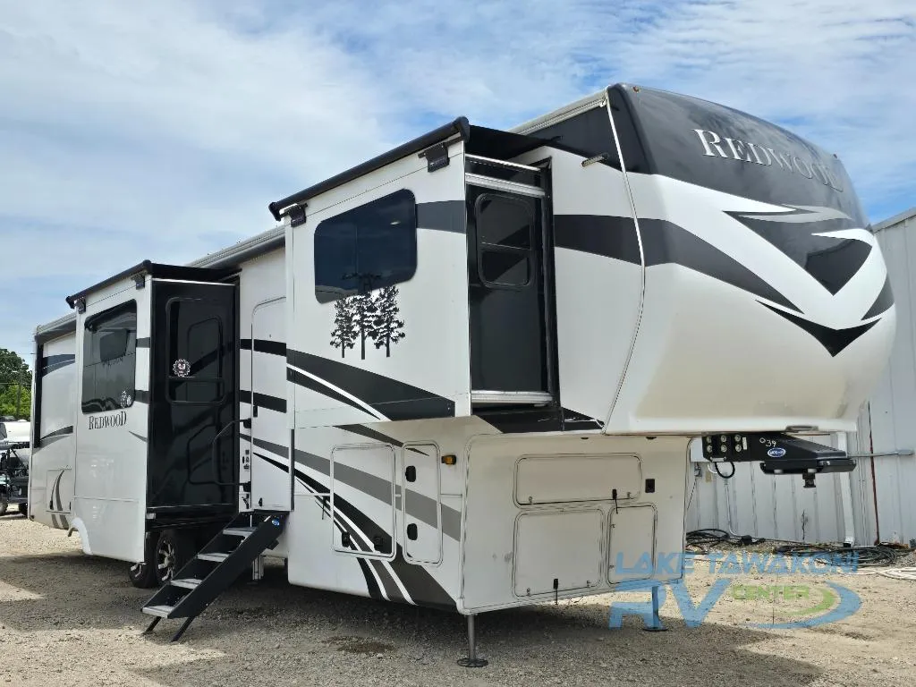 2022 Redwood RV Redwood 3951MB - Photo 2