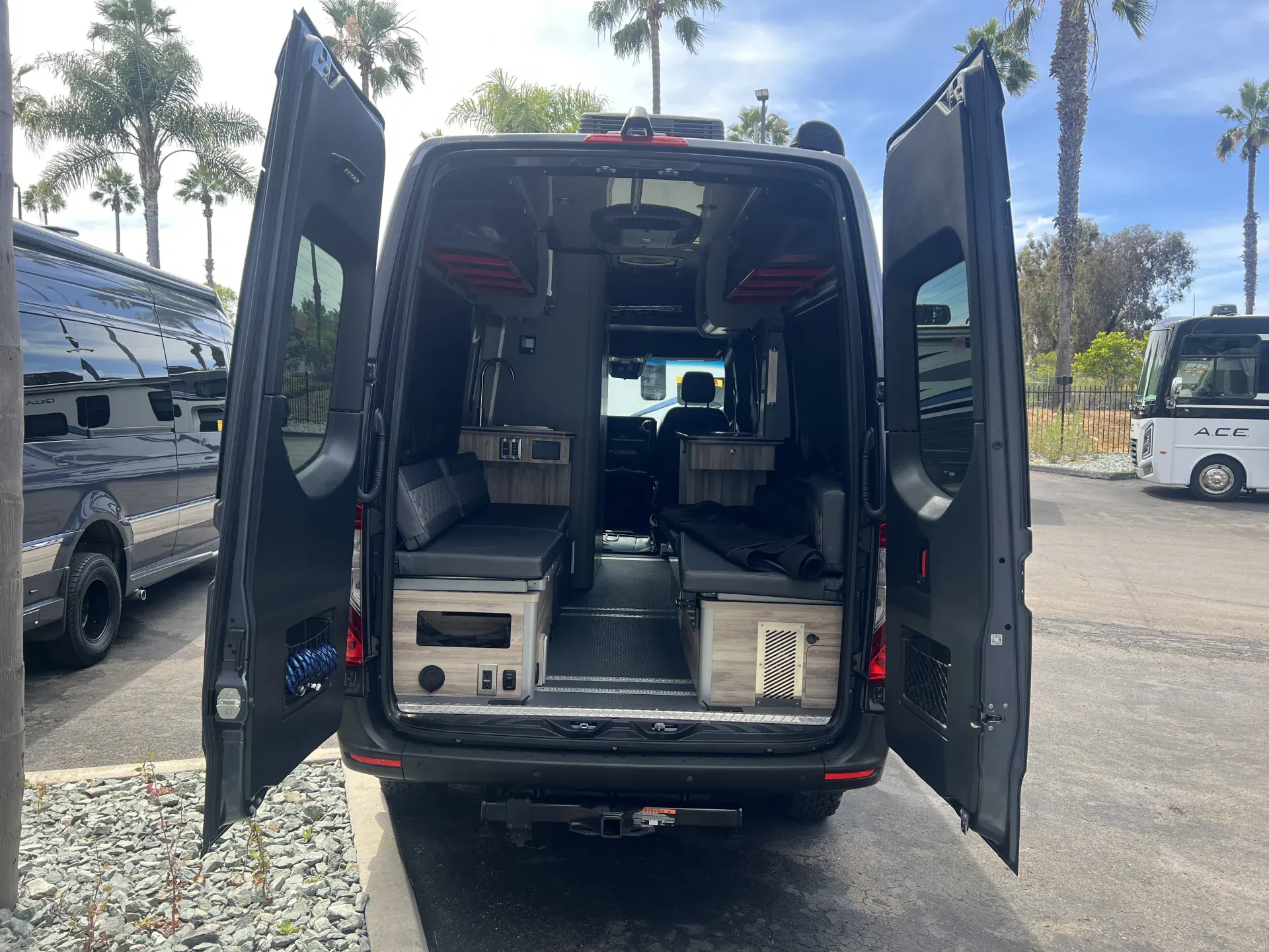 2025 Airstream Interstate 19X - Photo 3