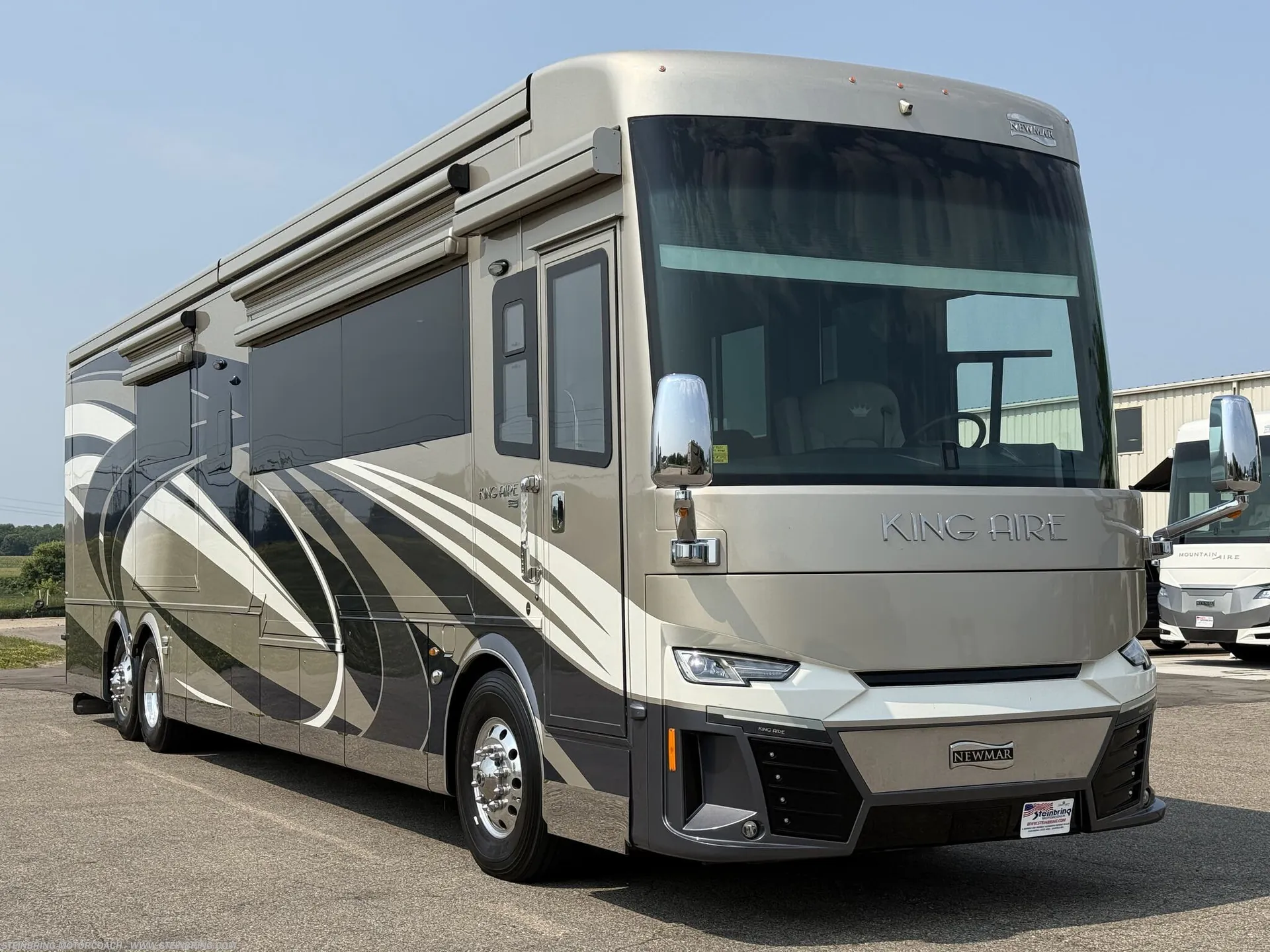 2022 Newmar King Aire 4533 - Photo 2