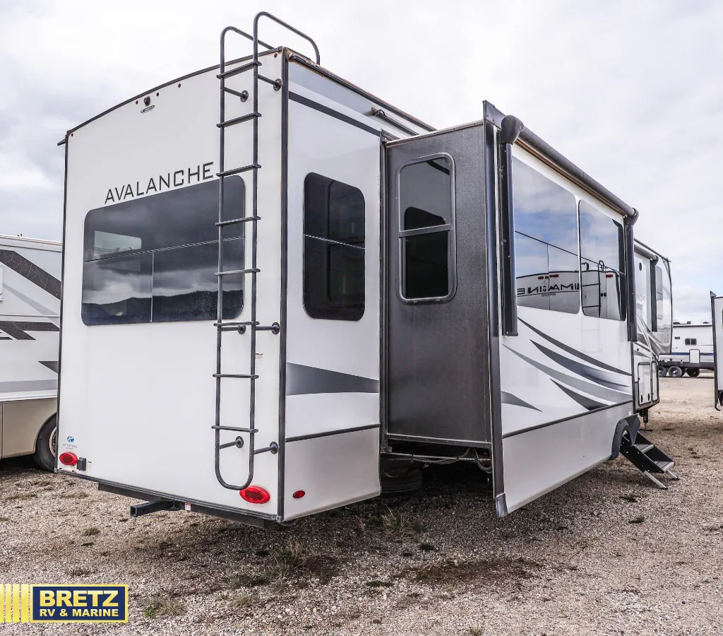 2023 Keystone Avalanche 372MB - Photo 3