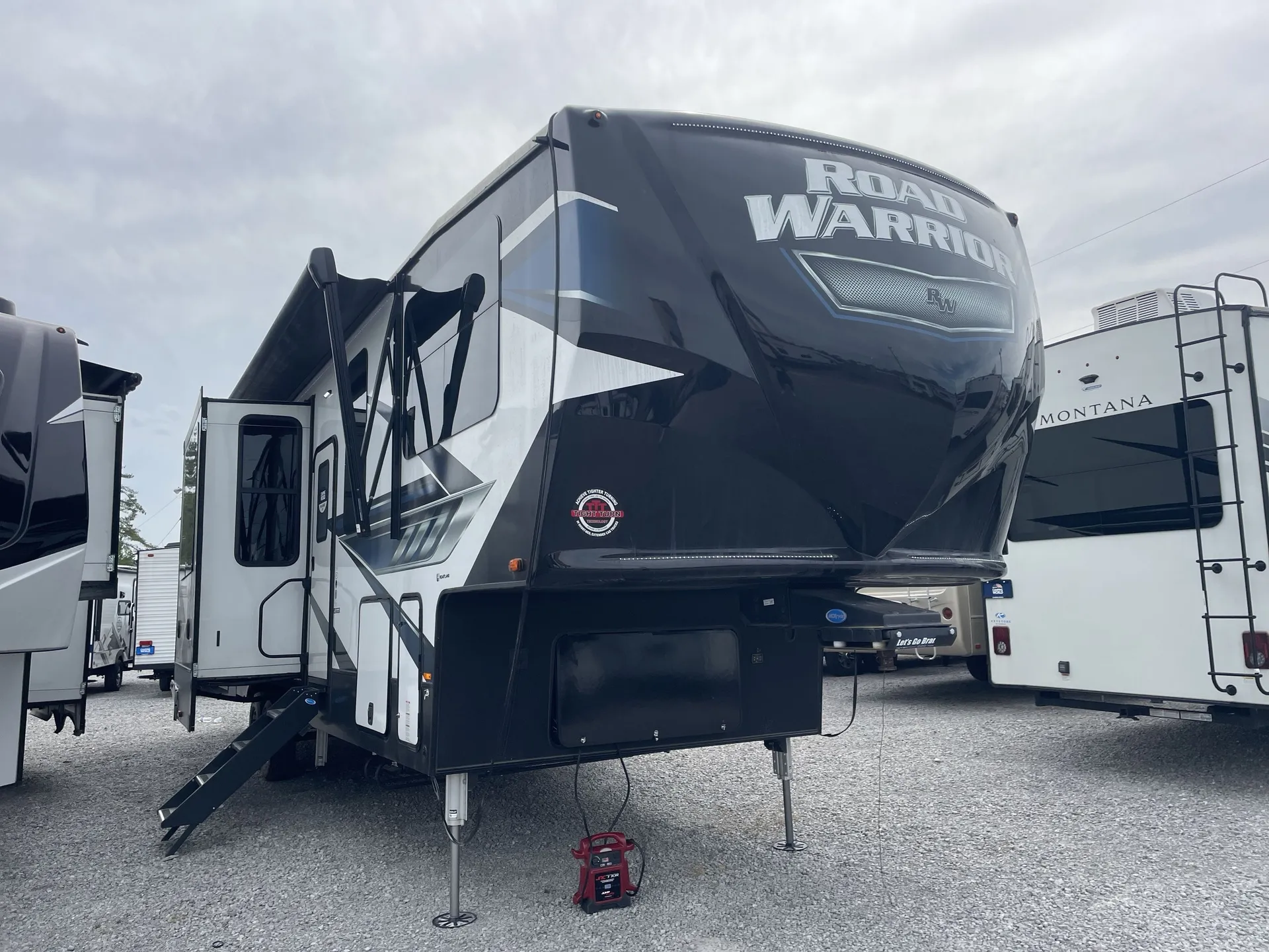 2021 Heartland Road Warrior 351 - Photo 2