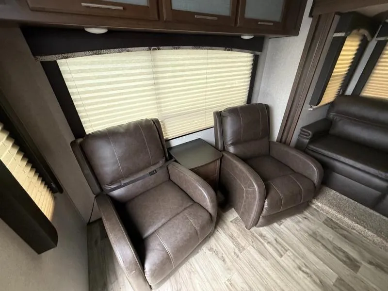 2019 Keystone Cougar 29RLD - Photo 4