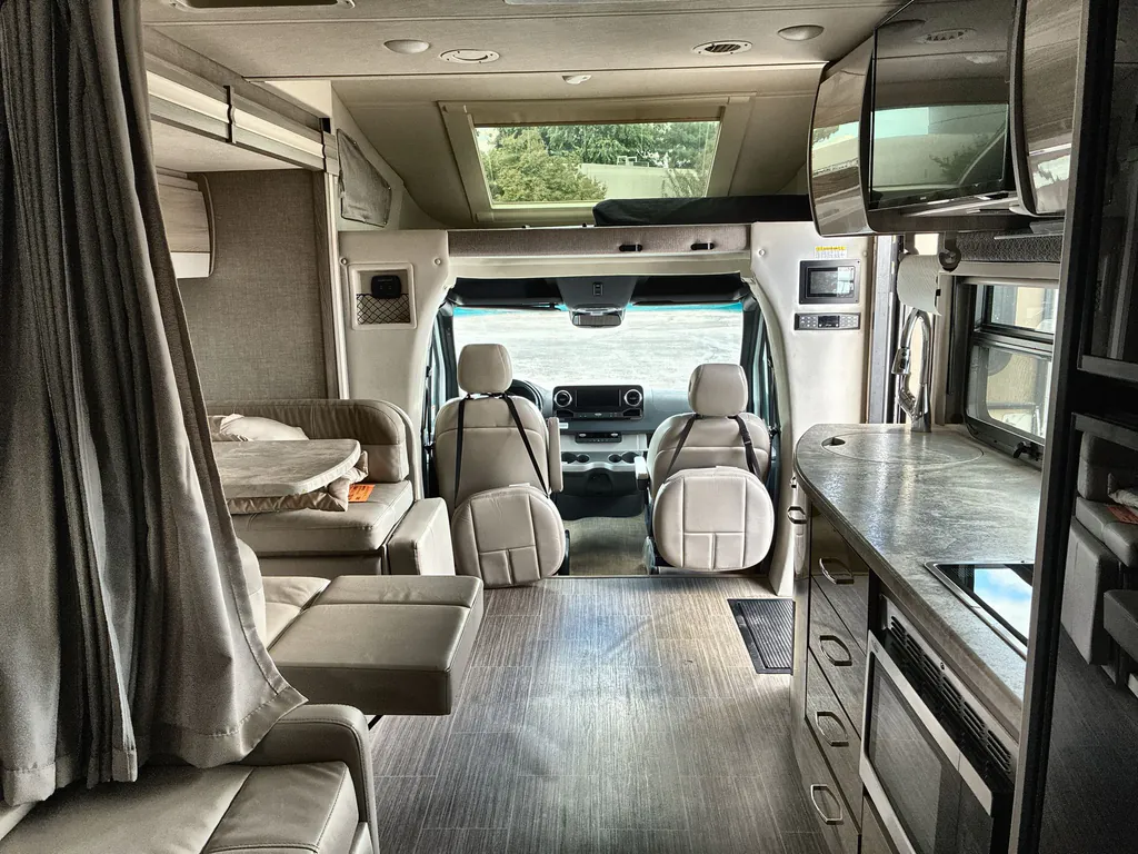 2020 Thor Motor Coach Tiburon 24FB, Photos photo 19