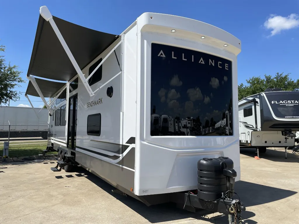 2026 Alliance RV Benchmark 44RKL - Photo 2