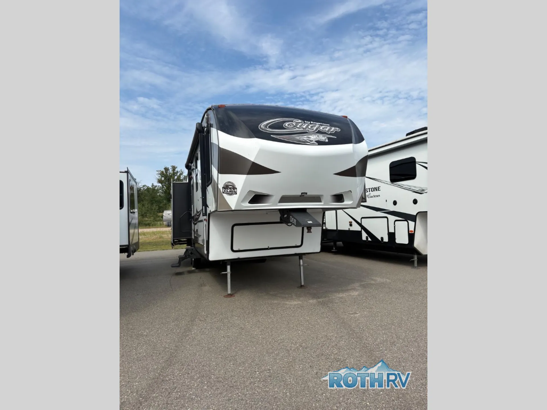 2015 Keystone Cougar 303RLS - Photo 2
