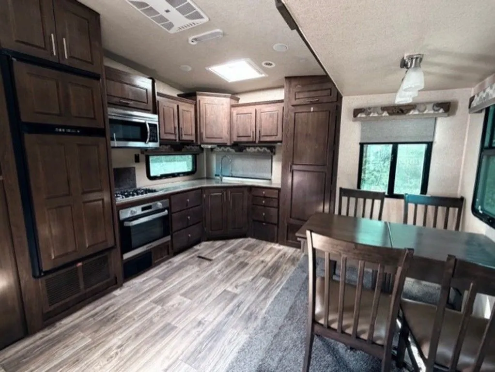 2021 Northwood Arctic Fox Grande Ronde 27' REAR KITCHEN 5th wheel GRAND RONDE EDTION - Photo 3
