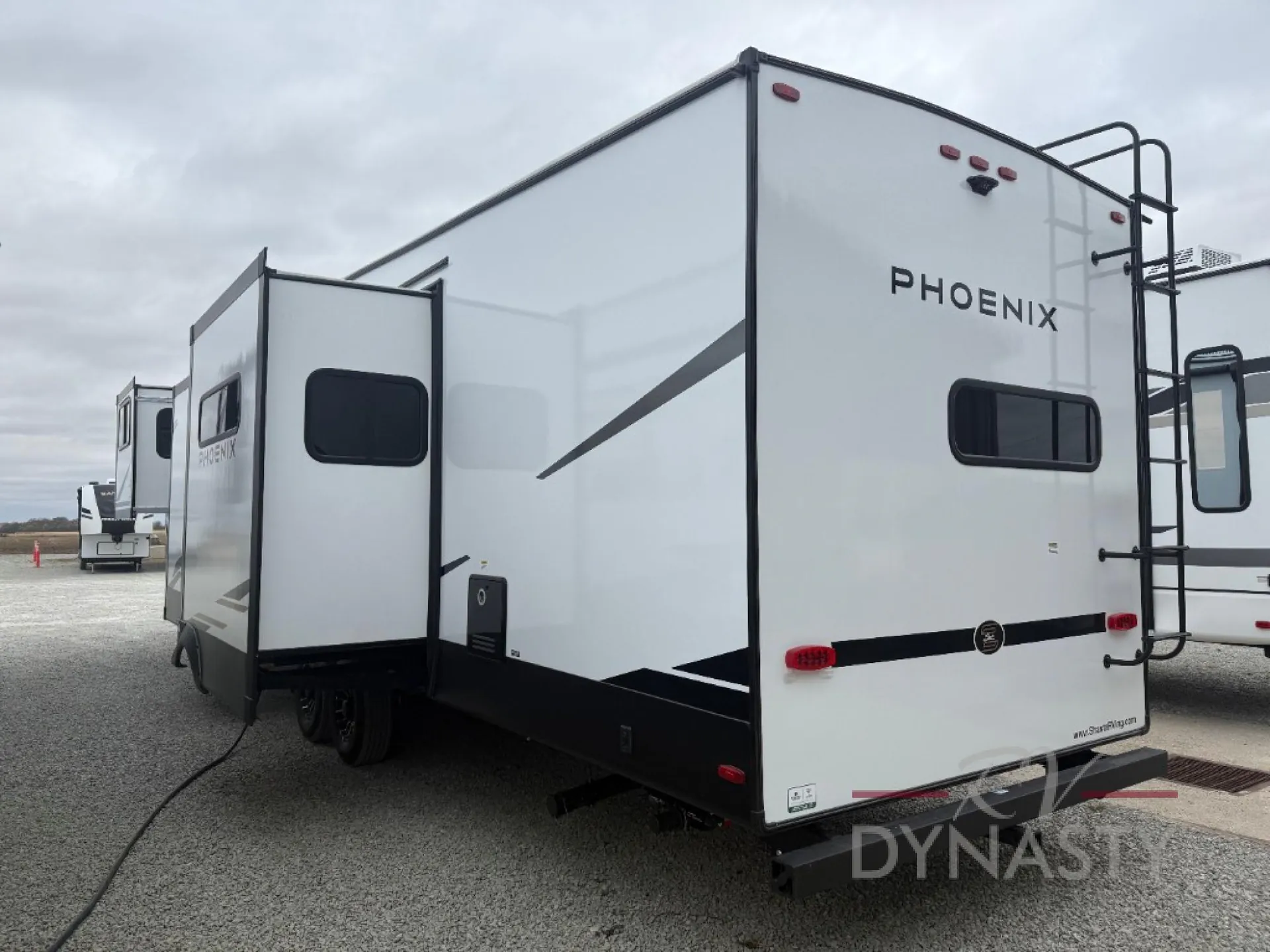 2026 Shasta RVs Phoenix 334FL - Photo 4
