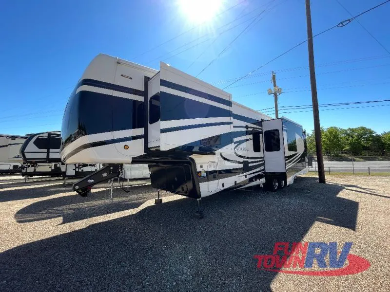 2024 DRV Luxury Suites FullHouse Used    MX450 - Photo 3