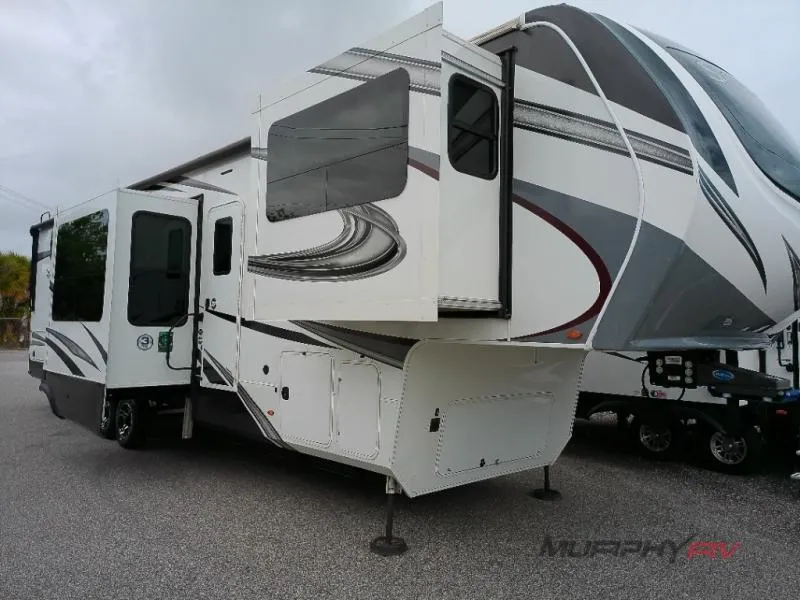 2023 Grand Design Solitude 380FL - Photo 4