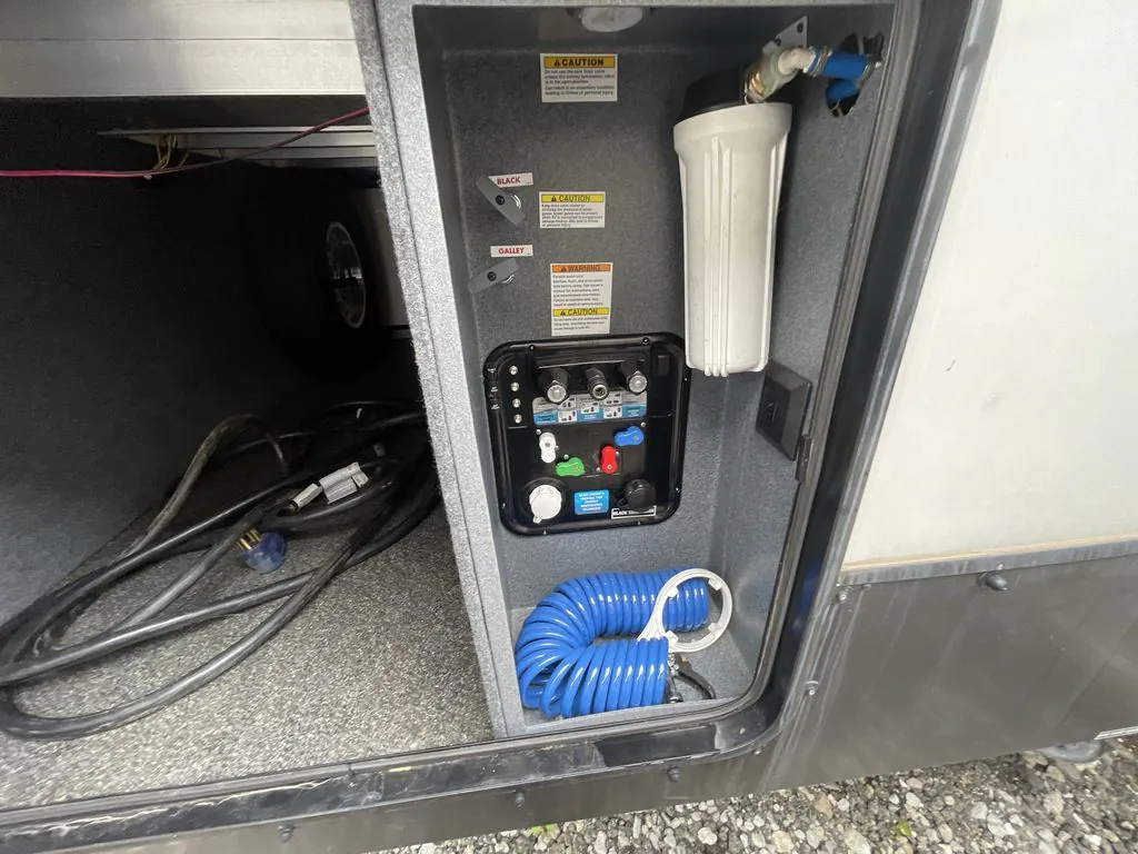 2022 Forest River Sierra Luxury 321RL — Photo 6