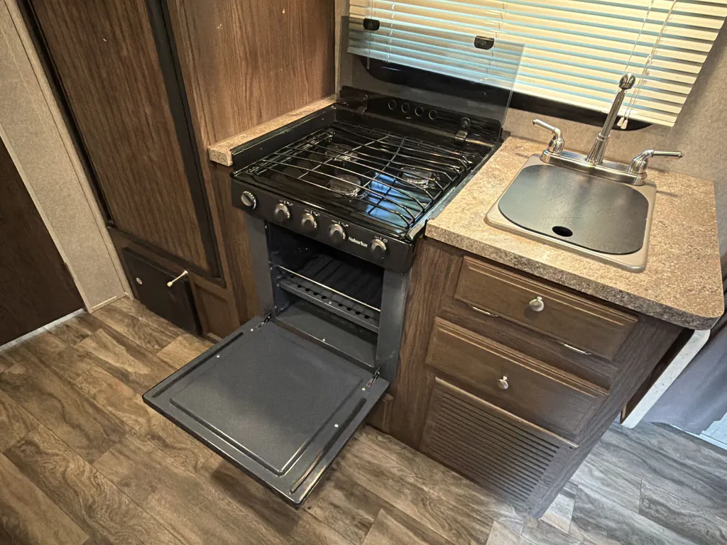 2018 Forest River Flagstaff Micro Lite 19KD, Photos photo 11