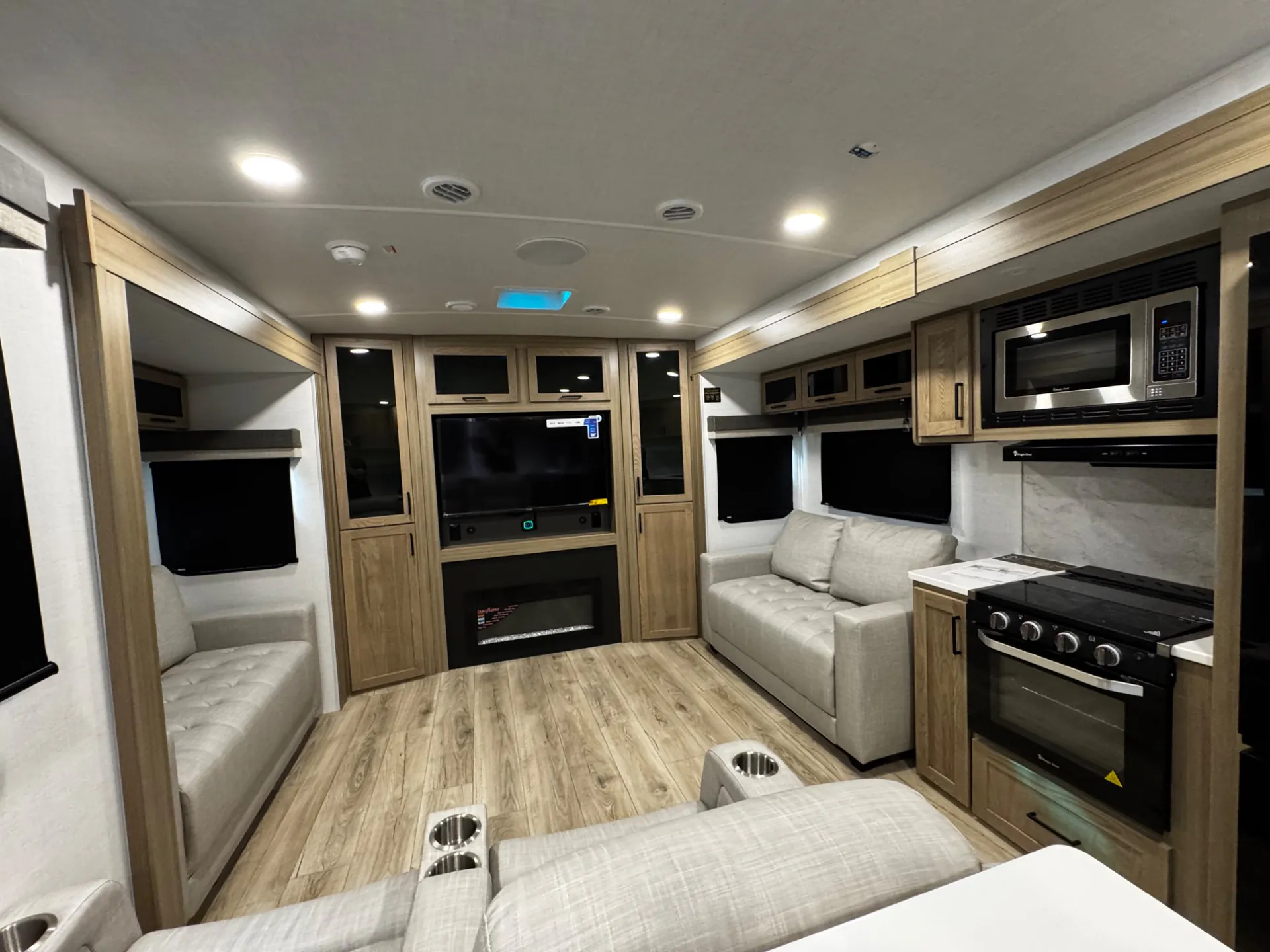2027 Forest River Rockwood Ultra Lite 2921RL - Photo 3