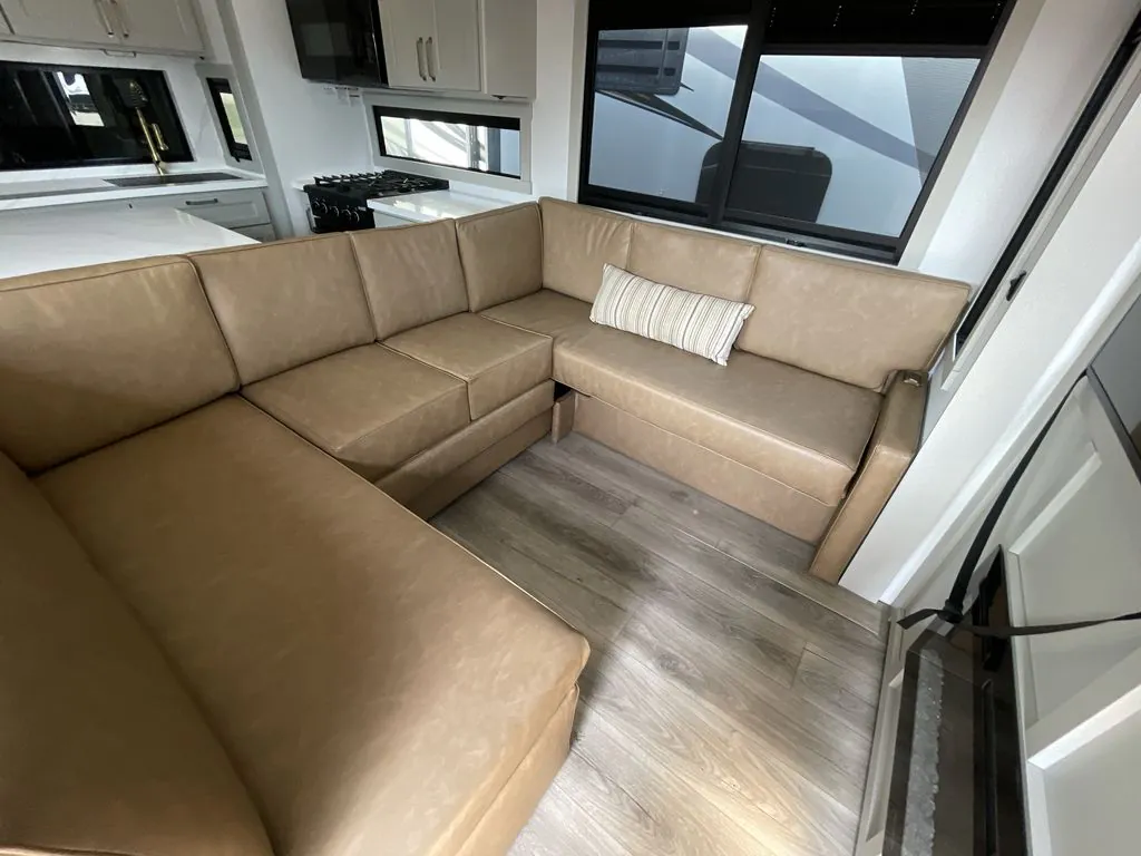 2025 Brinkley Model G 3250, Photos photo 4