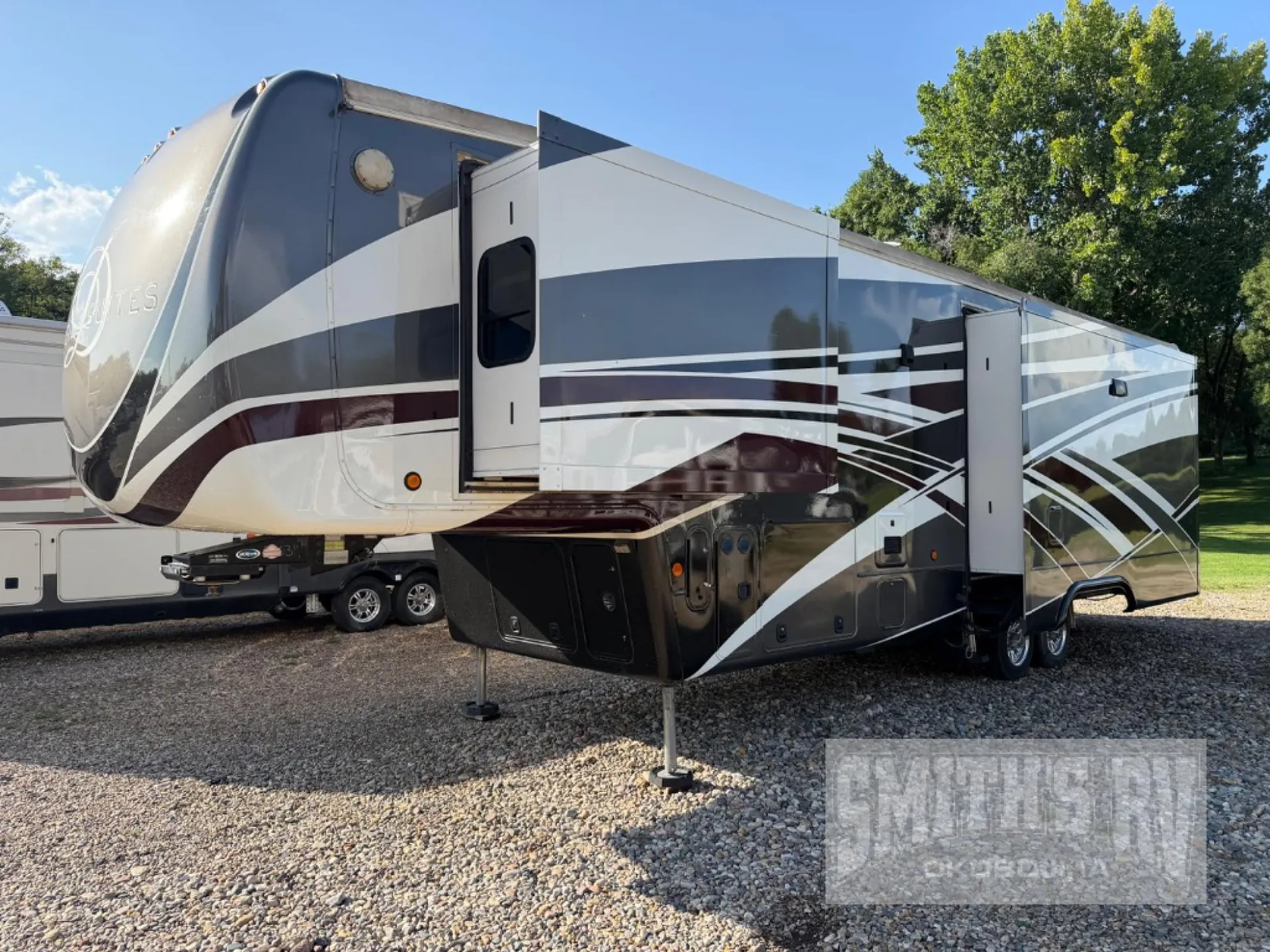 2017 DRV Mobile Suites 38RSSA - Photo 4