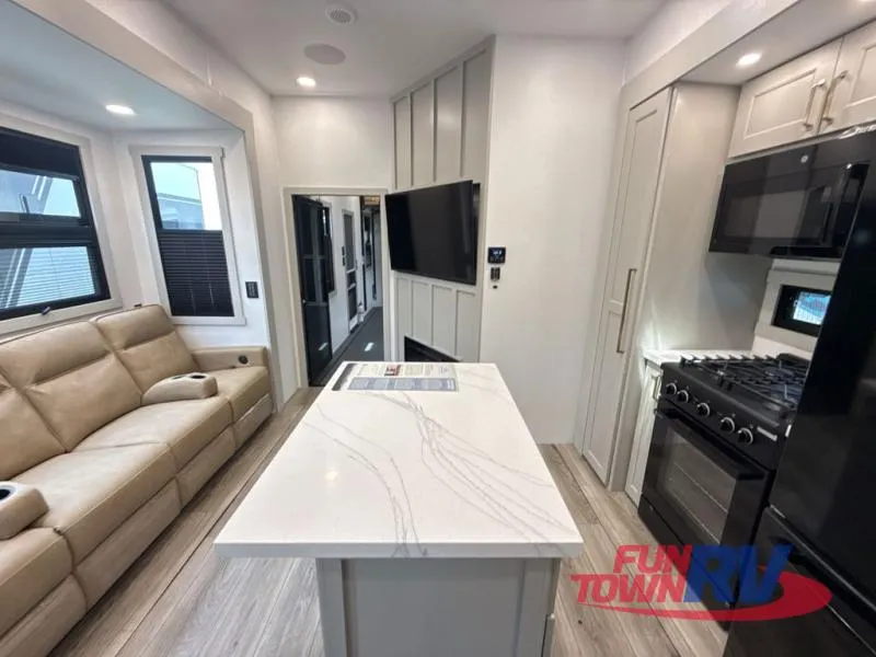 2027 Brinkley Model G 4000 - Photo 3