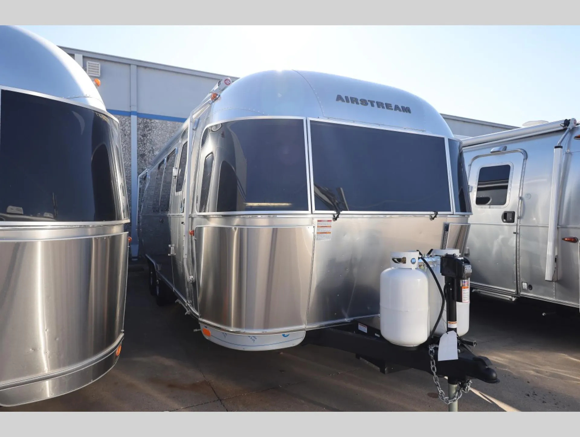 2026 Airstream Flying Cloud 28RB Twin - Photo 3